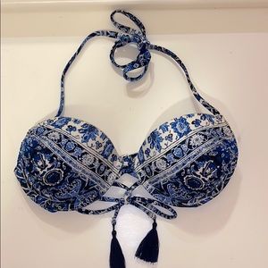 Blue and black patterned bikini top (M)
